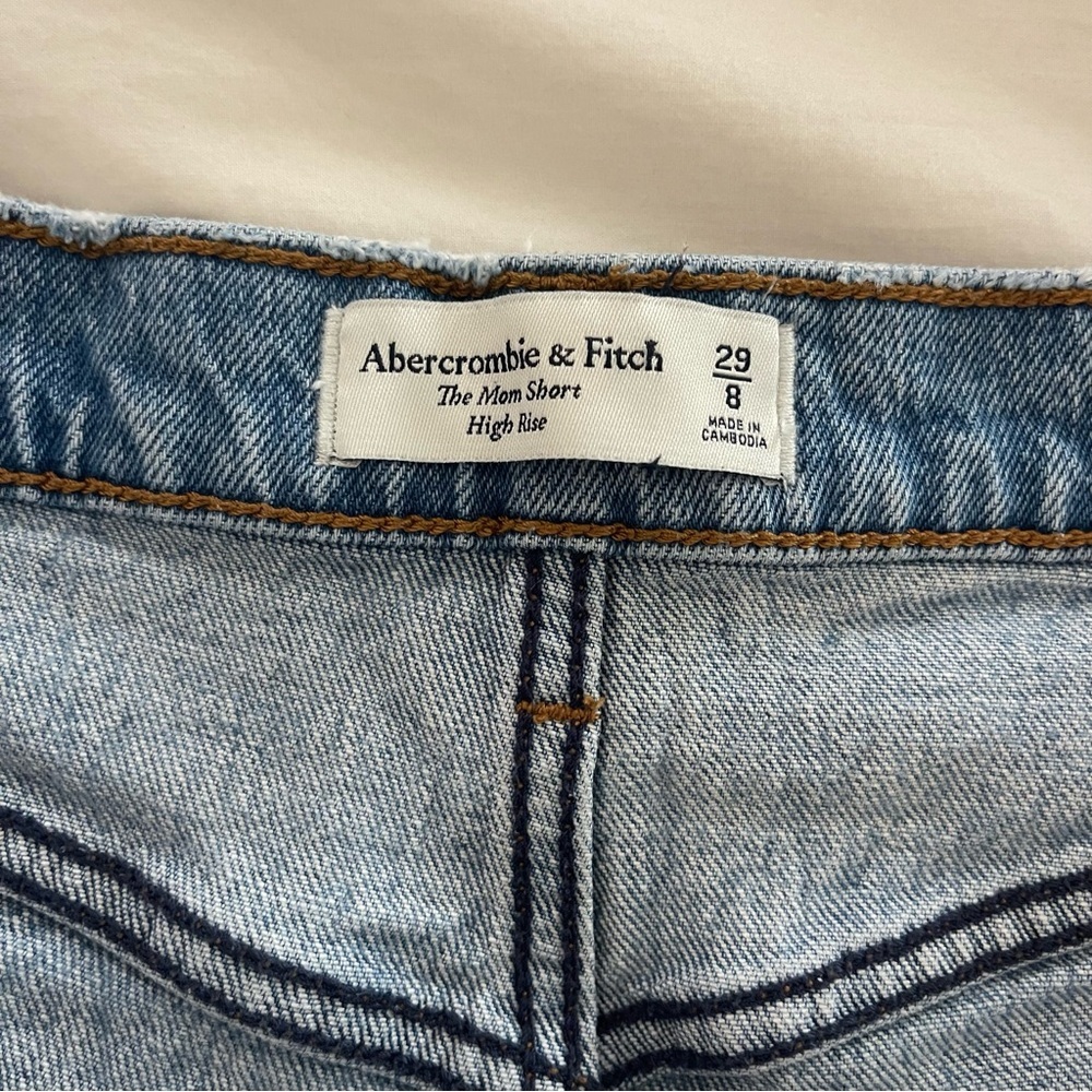 Abercrombie & Fitch- The Mom Short High Rise - Picture 3 of 8
